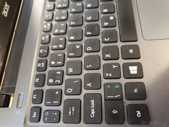 Prodám použitý notebook Acer Aspire V5-171 Intel Core i3 6GB - 15