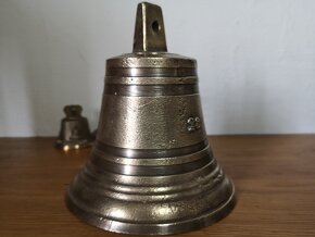 starý bronzový zvon s číslicí "9" nebo "20"-čtěte popis - 15