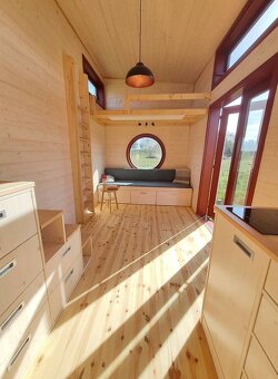 Luxusní tiny house z přírod. materiálů, design mobilní dům - 15