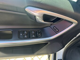 Volvo XC60 2.4 D5 Drive-E - 15