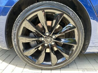 Tesla Model S 75 386 kW - 15