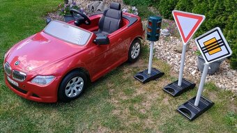 šlapací auto BMW 645 CI + semafor a dopravní značky - 15