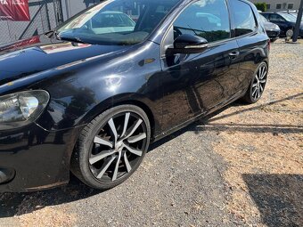 VW Golf 1.6 MPi Senzory, ALU, Výhřev Sedadel - 15