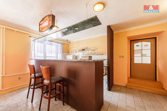 Multifunkční objekt, 2203 m², Lišov, ul. třída 5. května - 15