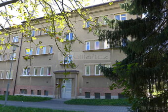 Prodej prostorného cihlového bytu 2+1 s komorou v Plzni na D - 15