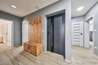 Prodej nového bytu 4+kk s terasou, bazénem a garáží - 15