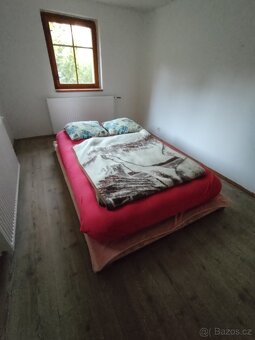 DŘEVĚNÁ POSTEL Z OPRACOVANÝCH PALET 140x200 - 15