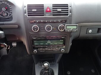 Volkswagen Touran 2.0 TDI, 103 KW, r.v 12.2012, 7 míst - 15