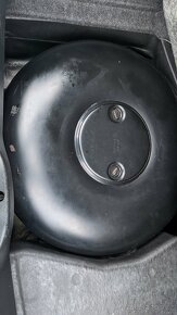 Dodge Charger 6,4 V8 HEMI SRT8 - 15