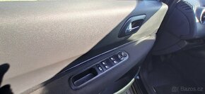 Peugeot 3008 1.6 80 Kw Benzín Panoramatická střecha - 15