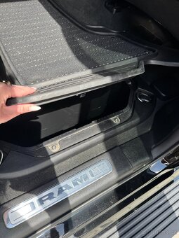 Dodge Ram, LIMITED, 2022, nehavarovaný - 15