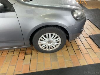 Volkswagen GOLF 6 VI 1.6Mpi 75 KW COMFORTLINE VYHŘ. SEDADEL - 15