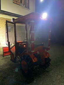 Traktor KUBOTA 4X4 + pluh - 15