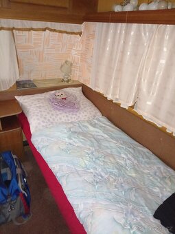 Karavan s dřevěnou přístavbou - 15