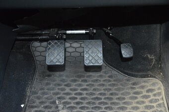 Škoda Rapid 1.6TDI 85kW xenon pedály autoškola - 15