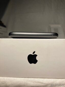 iPhone 11, 64GB černý - 15