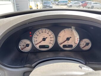 Chrysler Grand Voyager - 15