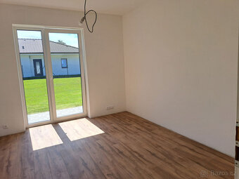 Novostavba moderního bungalovu 4+kk  - Svojetice - 15