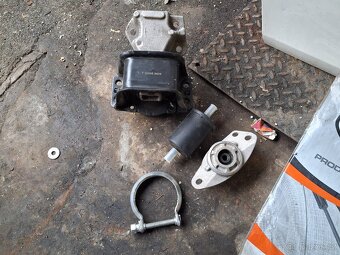 Náhradní díly - 15