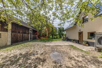 Prodej honosné vily v anglickém stylu + 2 stavební parcely - 15