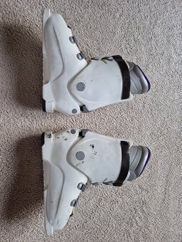 Lyžařský komplet - lyže 130, boty, hůlky, helma, brýle - 15