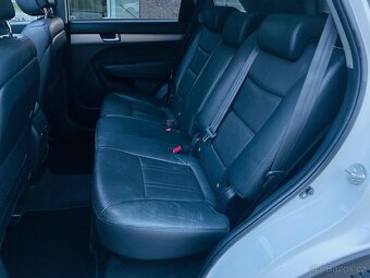 Kia Sorento 2.2D 4x4 AUT 7MÍST KAMERA VÝHŘEV TAŽNÉ SERVISKA - 15