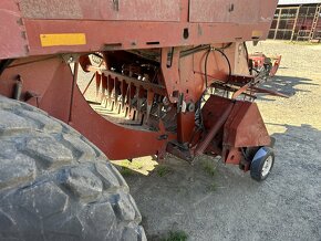 Lis na hranaté balíky Hesston 4800 - 15