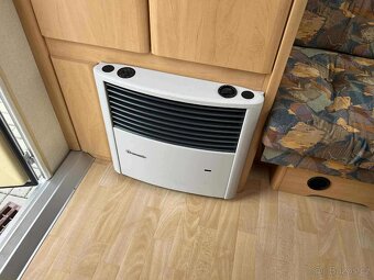 Hobby De Luxe 440 / 100 km/h/ Francouzská postel - 15