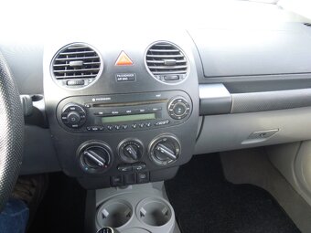 VW NewBeetle 1.4i 75koní r.v.4/2008 - 15