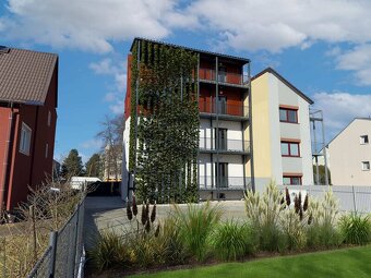 Moderní byt 3+kk s balkonem, parkovacím stáním a zahradou, l - 15