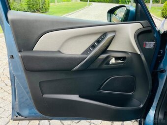 Citroën Grand C4 Picasso 2.0HDi KAM 7MÍST SERVISKA 1MAJITEL - 15