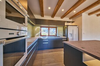 Prodej novostavby RD o dispozici 5+kk s garáží a se zahradou - 15