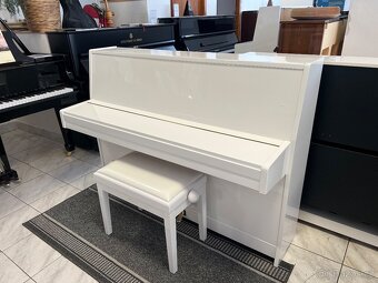 Bílé pianino Petrof se zárukou 2 roky, doprava. PRODÁNO - 15