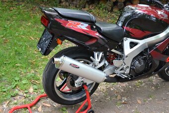 Honda CBR 900RR Fireblade SC28 - 15
