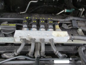 Ford B-MAX 1.4i LPG 66kW NAVI PDC 150tk 2014 - 15