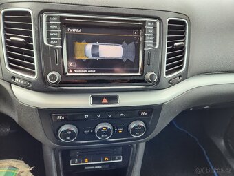VW Sharan FACELIFT 2.0TDI 110kw 7míst Navi Serviska - 15