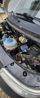 VW Transporter obytný 2,5 TDI 96 kw - 15