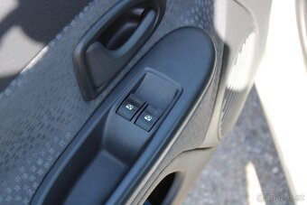 Renault Clio 1,2i 43KW, KLIMA, ČR, 102.871 km, r.v. 2006 - 15