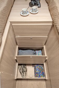 obytný polointegrovany vůz Giottiline Siena 395 pro 5 os. - 15