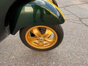 2022 PIAGGIO VESPA 300 GTS HPE RACING SIXTIES 3000 km - 15