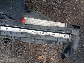 MERCEDES ML W164 PŘEDNÍ ČELO, VÝZTUHY, SAHARA S CHLADIČI - 15