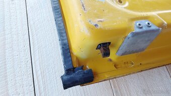 VW LT35 – DVEŘE LEVÉ ZADNÍ ŽLUTÁ - 15