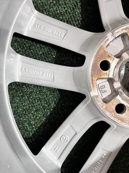 5x112 R17 Originál alu kola VW Touran 2017 - ET52 - 15