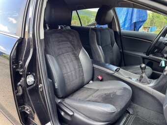 TOYOTA AVENSIS 1.8i 108KW,2014,130KM,EXECUTIVE,NÁDHERNÝ STAV - 15