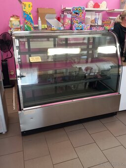 Prodám vybavení z cukrárny - 15