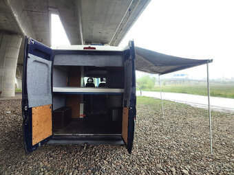 Obytný Peugeot Boxer L3H2, klima, tažné, 3 místa - 15