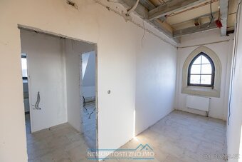 Soubor komerčních nemovitostí, unikátní Zámek pro ubytování, - 15