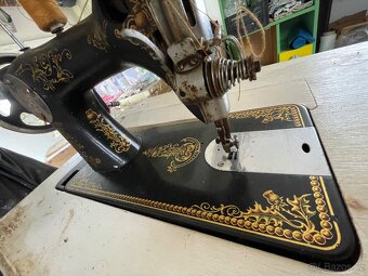 Starožitný šicí stroj ROYAL - 15