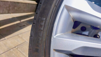 Sada alu kolaTrinity na Škoda Superb 3 letní pneu 235/40 R19 - 15