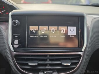 Peugeot 2008 1.2i benzín - 15